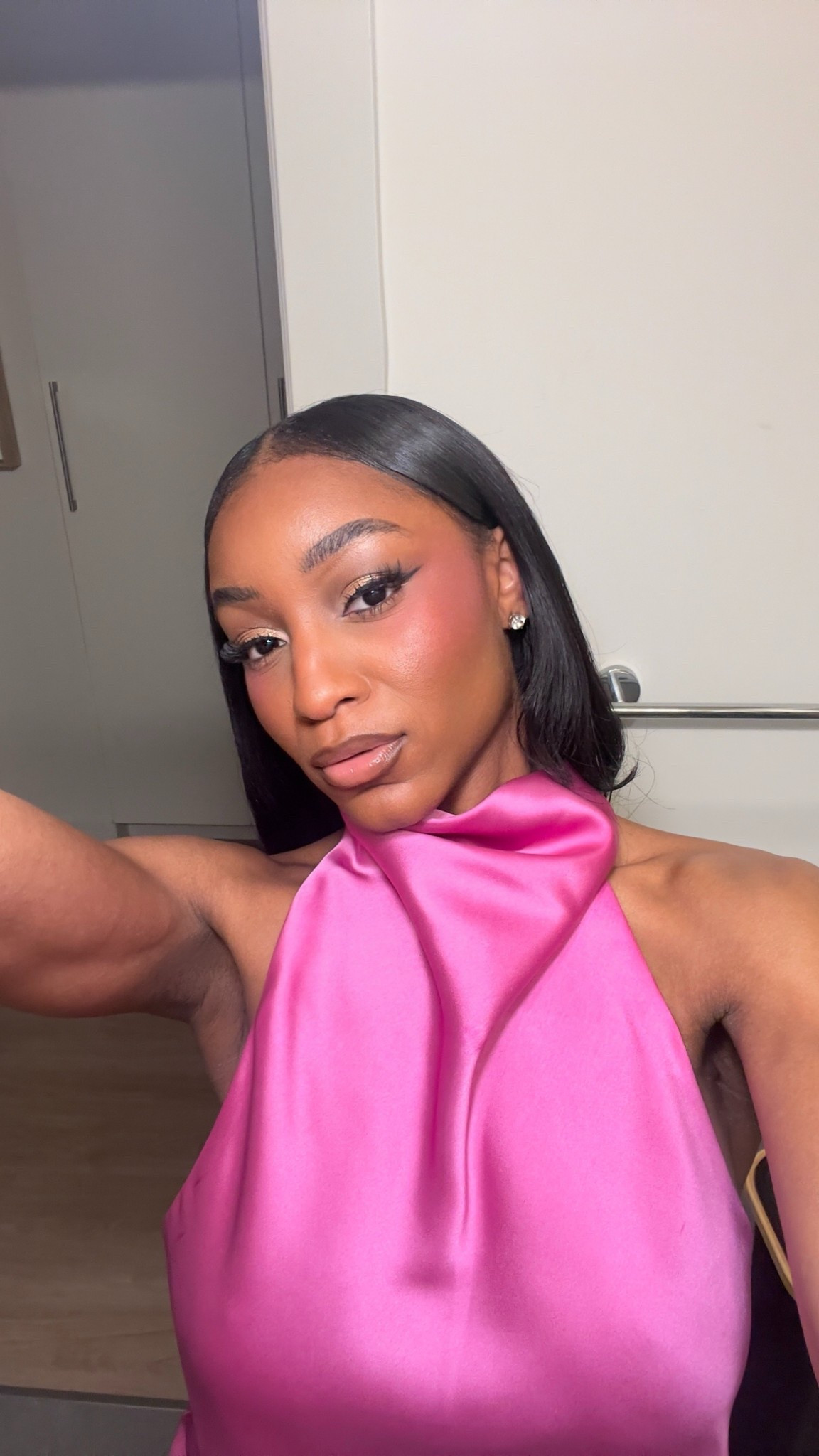 make up details.