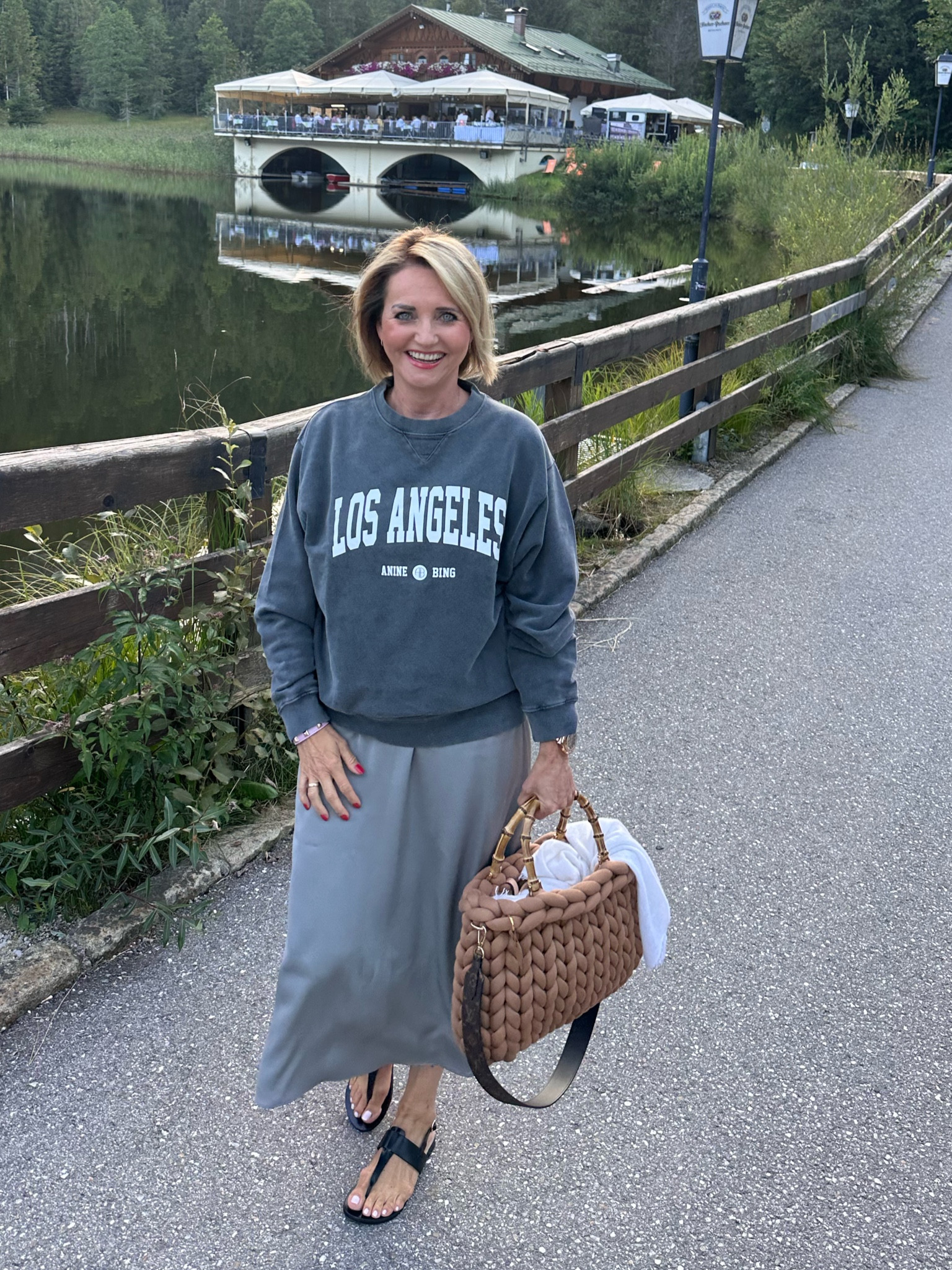 Annie Bing Sweater mit Rock Windsor und Manebi Sandalen. Tasche von Nitiknitti

#LTKSeasonal #LTKeurope