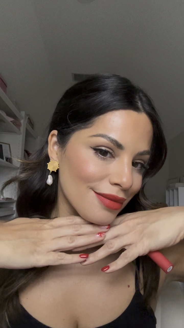 A holiday red #lipstick moment! It’s called Inspire 💋

#LTKBeauty #LTKParties #LTKGiftGuide