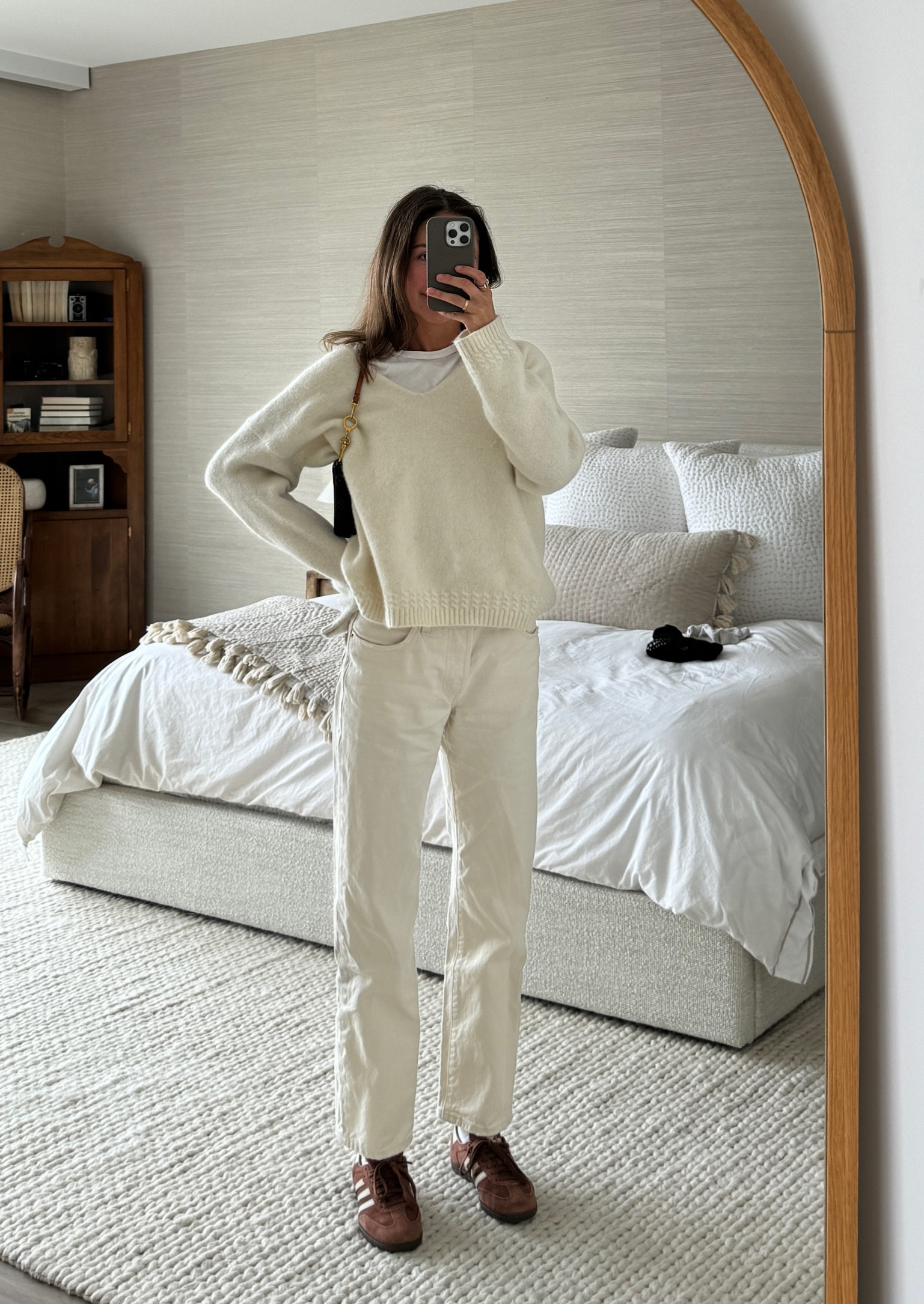 Loves a neutral fit 

Levi’s are tts wearing a small in the jumper and sized up half a size in sambas 