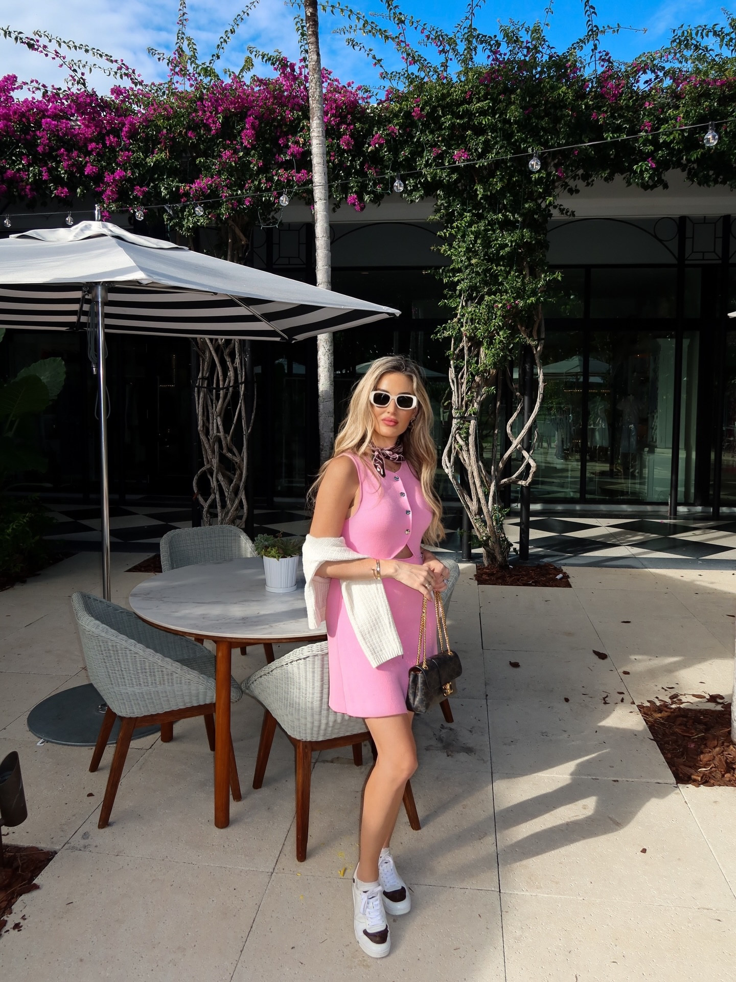 Loved walking around the beautiful @theroyalpoincianaplaza I could live here not just #palmbeach but this #shoppingcenter 😂🌸💕 #royalpalmbeach #palmbeachgardens
