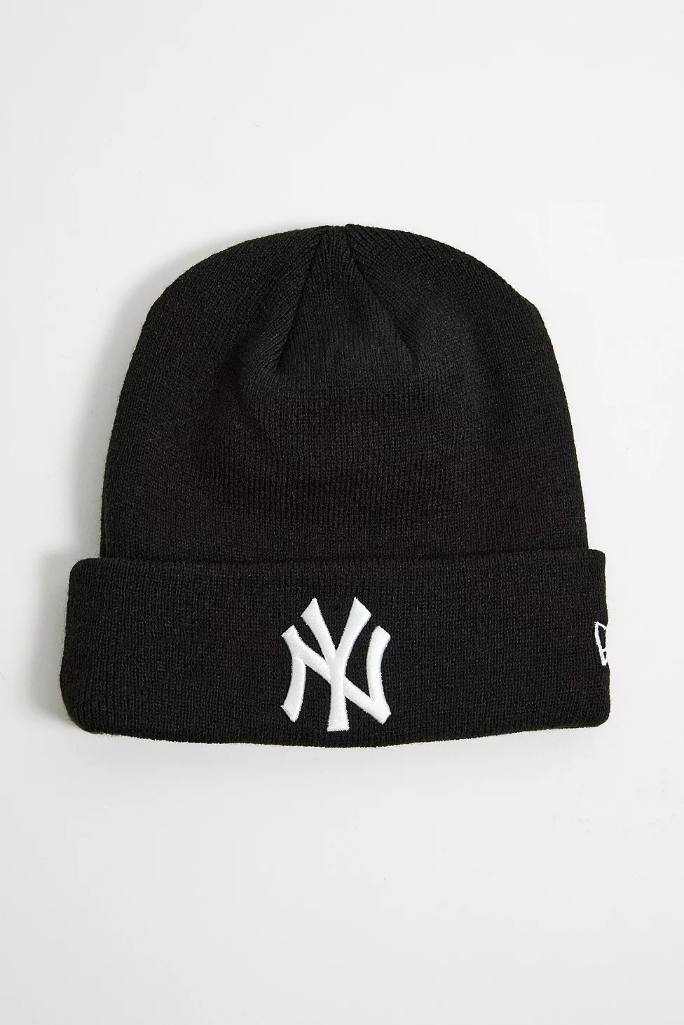 New Era NY Yankees Black Beanie | Urban Outfitters UK