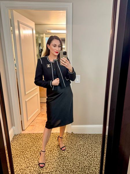 What I wore to dinner in NYC🖤❤️

Black tweed jacket with white trim size 4, TTS
Black bodysuit size small, runs small in torso length if you have a long torso 
Black midi slip skirt size xs, can size down if between sizes 
Black ankle strap heels (linked similar) 

Date night outfit 
Classy outfit 
OOTN 
Parisian style 
Chic outfit  


#LTKStyleTip #LTKParties #LTKSaleAlert