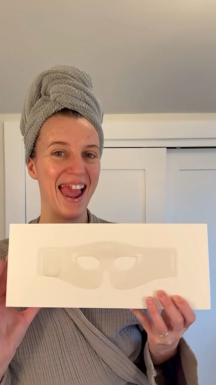 Want to Glow Up? Try This INIA Red Light Eye Mask #ad