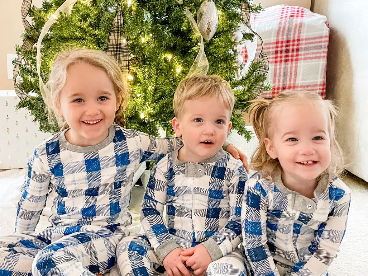SleepytimePJs Matching Family Christmas Pajama Sets, Green Plaid, Women's  Onesie - Green Plaid, X-Small : : Clothing, Shoes & Accessories