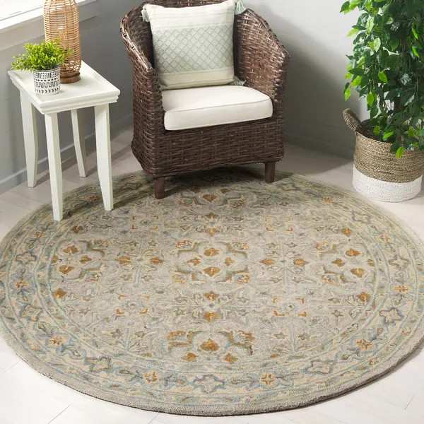 SAFAVIEH Handmade Heritage Kirilka Traditional Wool Rug - Bed Bath & Beyond - 38038291 | Bed Bath & Beyond