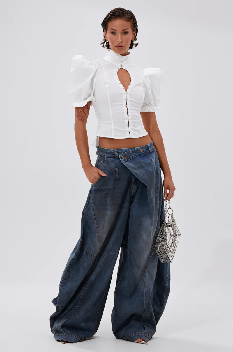 AKIRA Izzy Relaxed Denim | Size Medium | AKIRA
