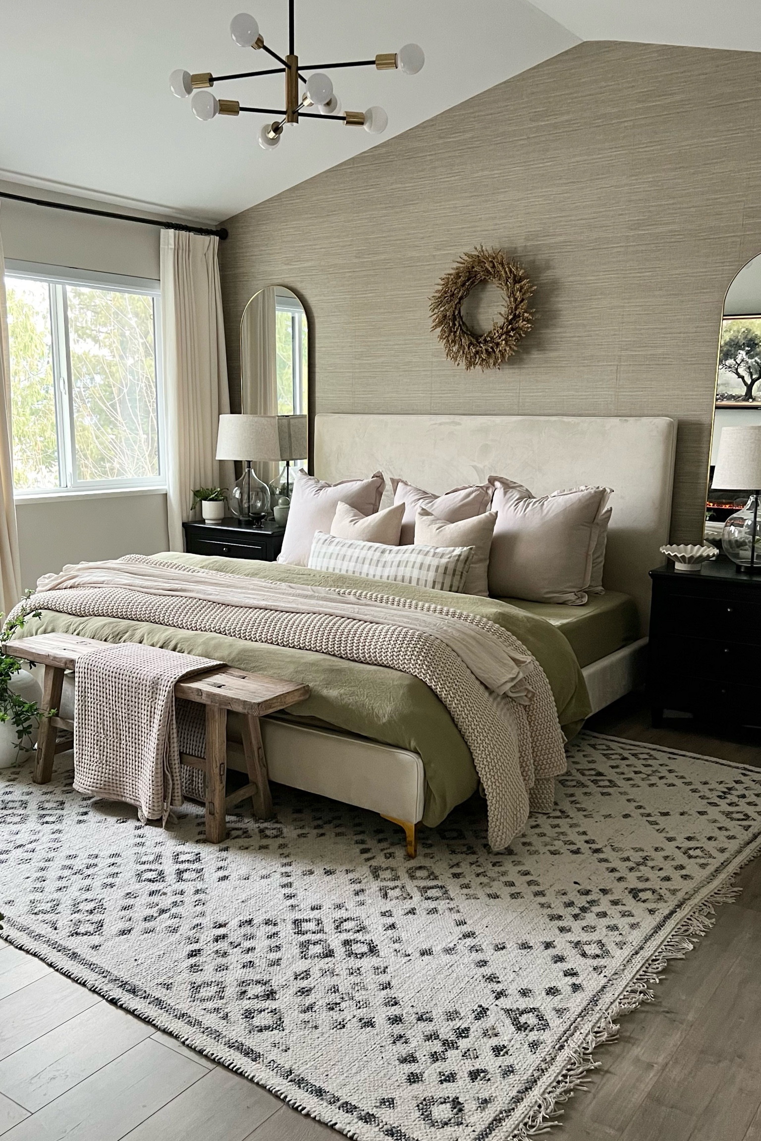 Neutral bedroom: Layers of natural linen tones and olive green for the bedding. Love the calm of this combination✨
Primary bedroom inspiration, cozy bedroom 