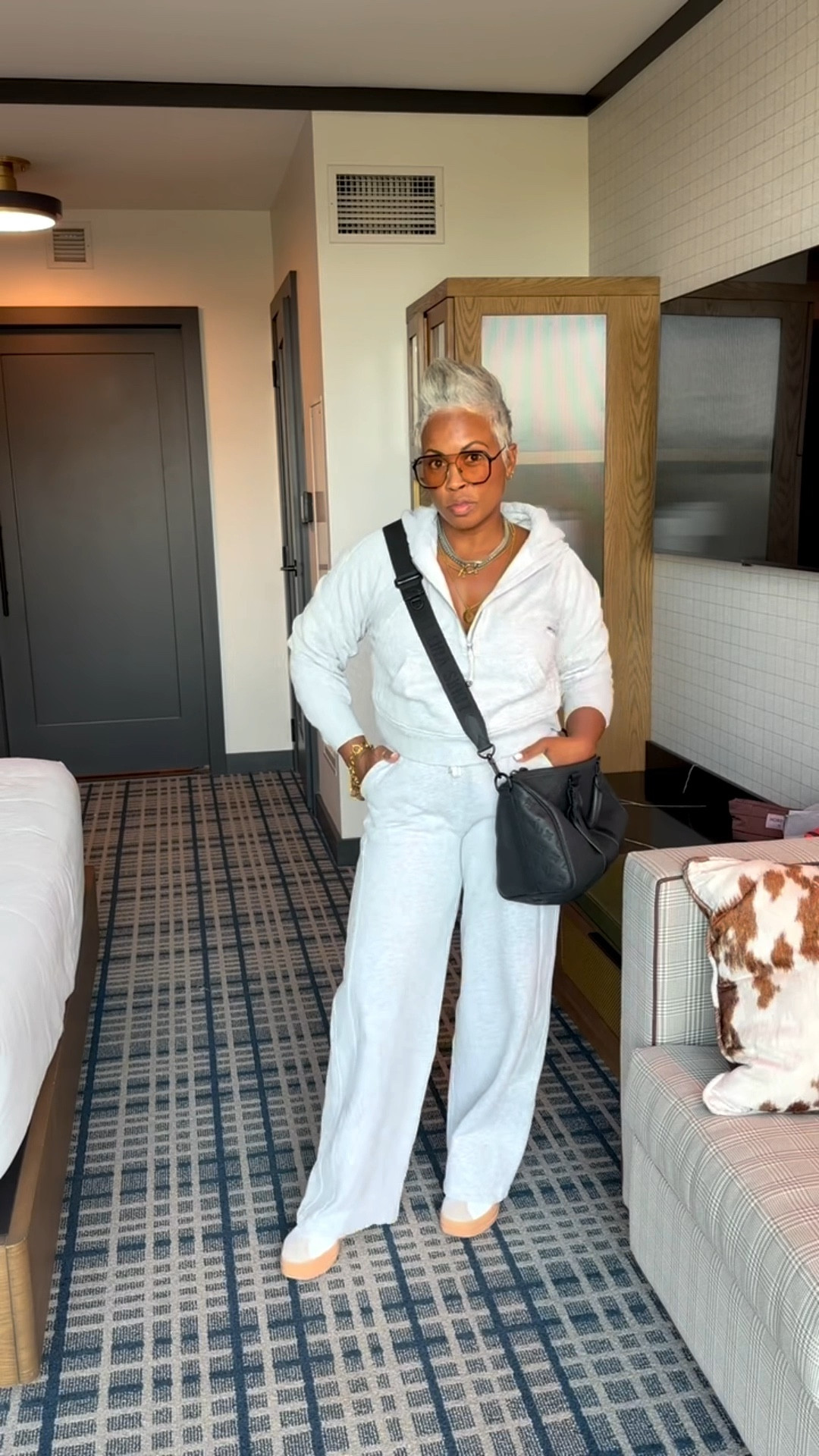 Such an easy everyday lounge or travel outfit! 🖤✈️#LTKCon 

For sizing reference: I'm 5'2 | 150lbs | ftts | wearing a medium

Disclaimer: Limited stock—linked similar finds! ✨🫶🏽

#fashion #outfitinspo #traveloutfit #midlifemusthave #travelinstyle #flyageless  #silverhair #pixiecut #shorthairstyle #midlife #ootd #outfitcheck  #fashionover40 #fashionover50 #midlifejourney #xojalonda

#LTKSeasonal #LTKStyleTip