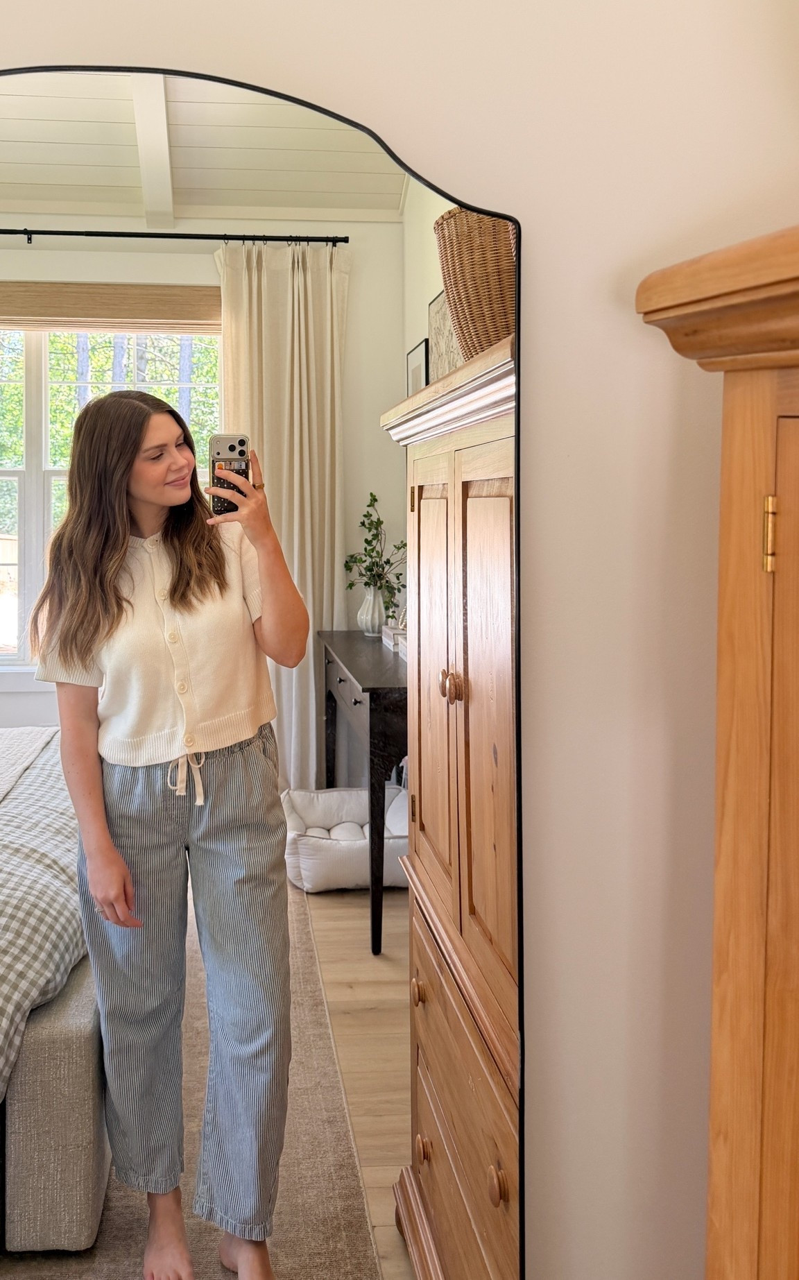 Comfiest pull on barrel jeans! I did size up, but wish I would have gone with my normal size. They’re also more like a high rise than a midrise!

#LTKgrwm #LTKootd #LTKSaleAlert