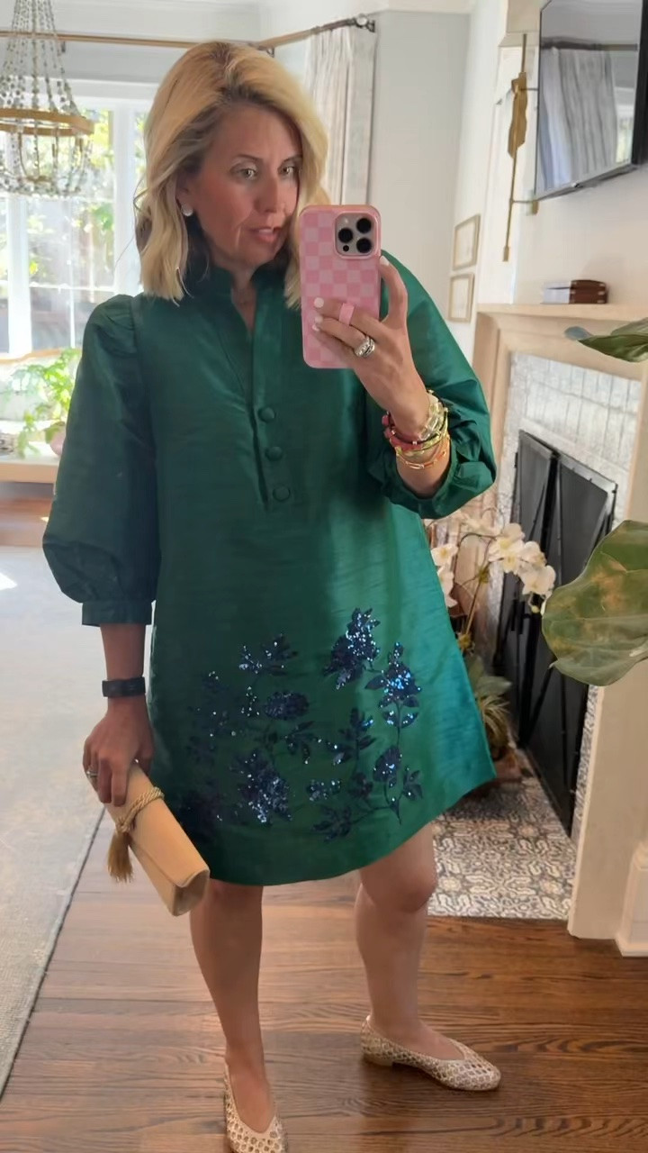 Are you kidding me Belk?!? This dress is gorgeous! I’m in xs dress and 7.5 flats (1/2 size down).