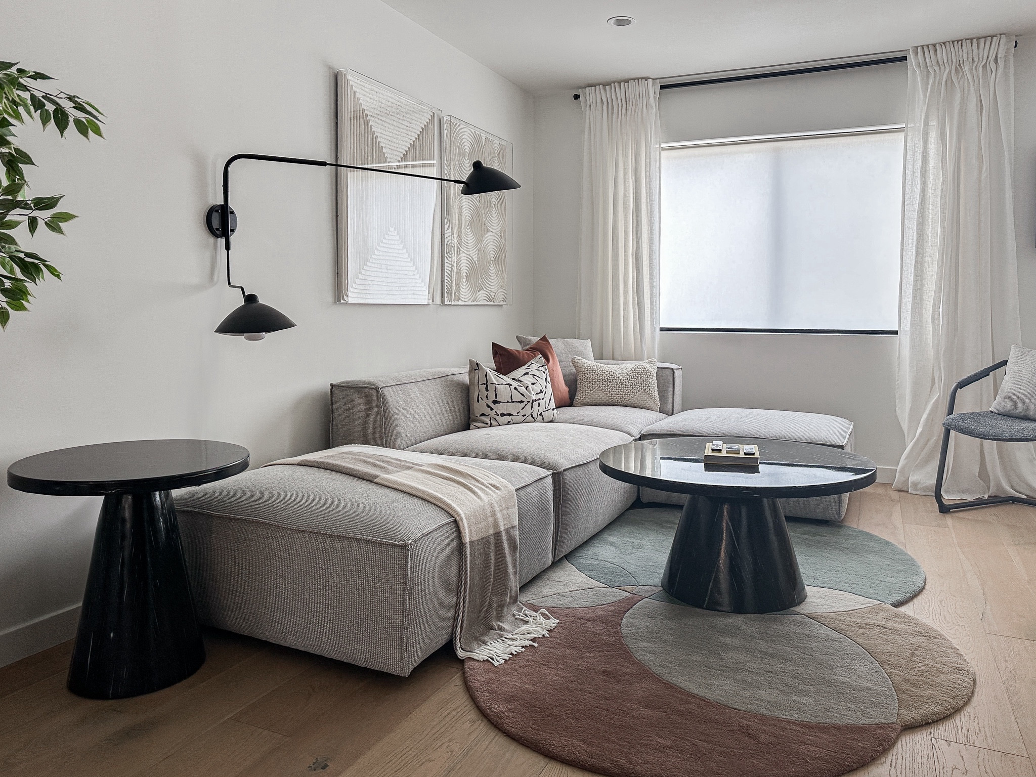 I loved how this family / lounge room turned out. The corner sectional allow the space to flow and function wonderfully. 

#LTKhome #LTKparties #LTKSeasonal