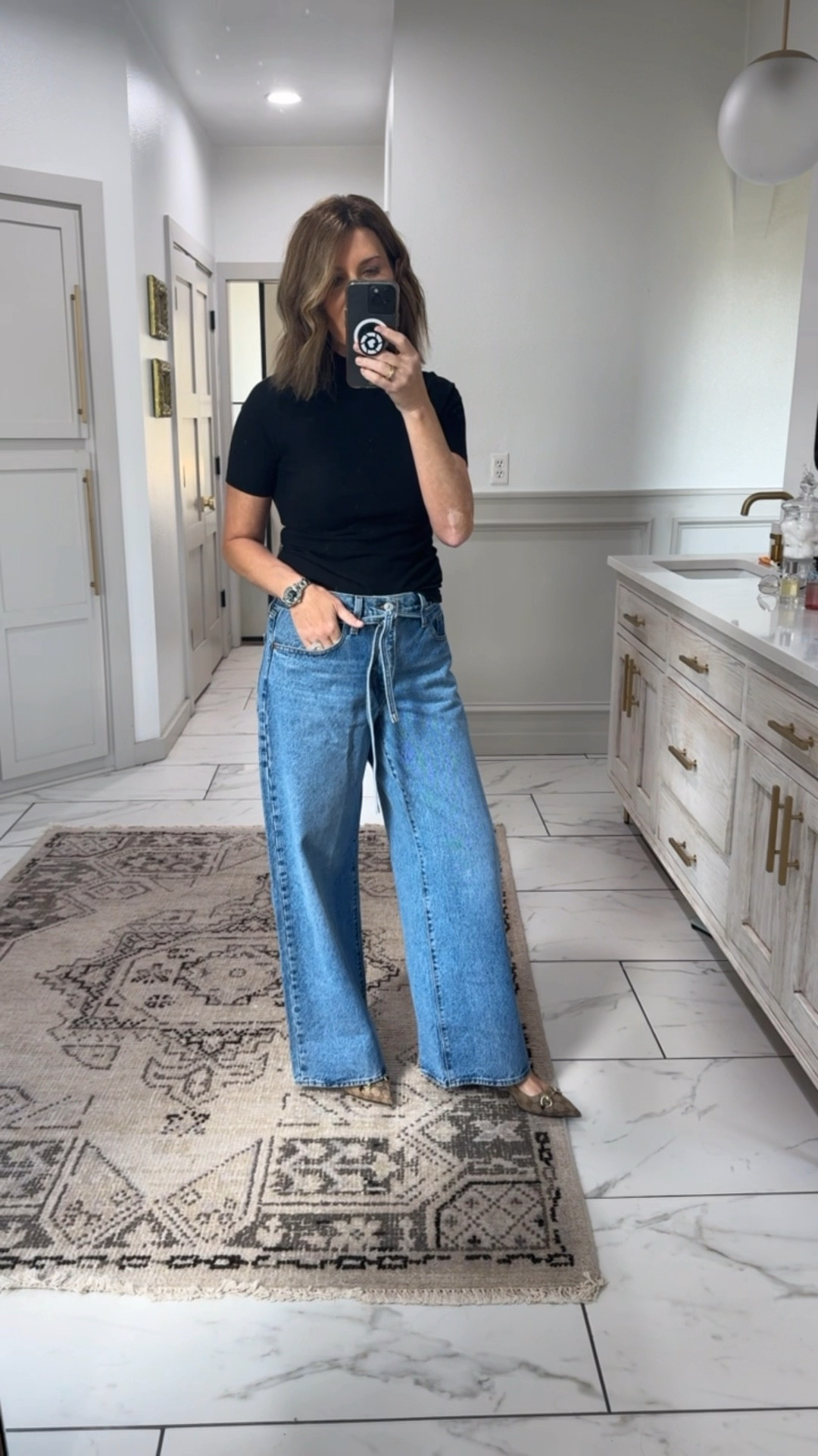 Currently 40% off! I'm wearing a size 27 ( my true size)  thanks friend is the wash 
31 length

#LTKCyberWeek #LTKOver40 #LTKSaleAlert