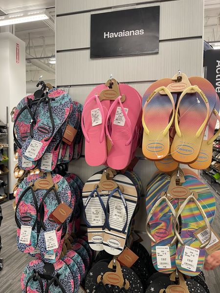 Havaianas for less than $20 for adults and kids! 😍❤️