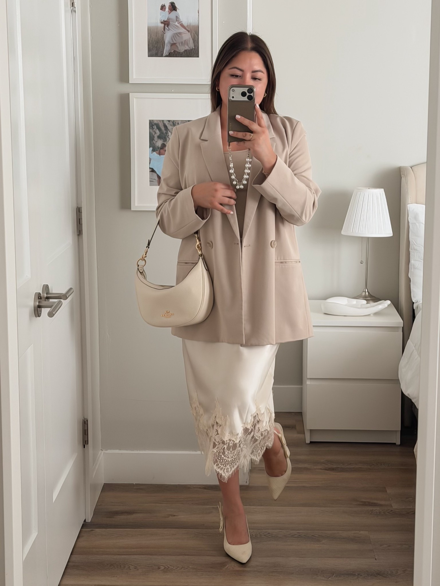 Looksito inspo con una falda que estoy amando. Los detalles de encaje le dan ese aire romántico y vintage al look 

#LTKgrwm #LTKootd #LTKSeasonal