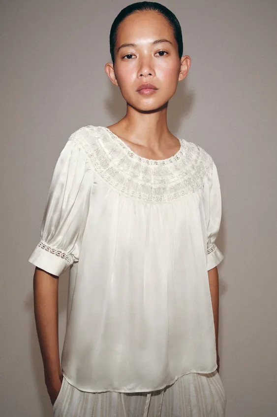 DescriptionContentsMeasurementsZARA WOMAN COLLECTIONBlouse made from a viscose blend yarn. Round ... | Zara US