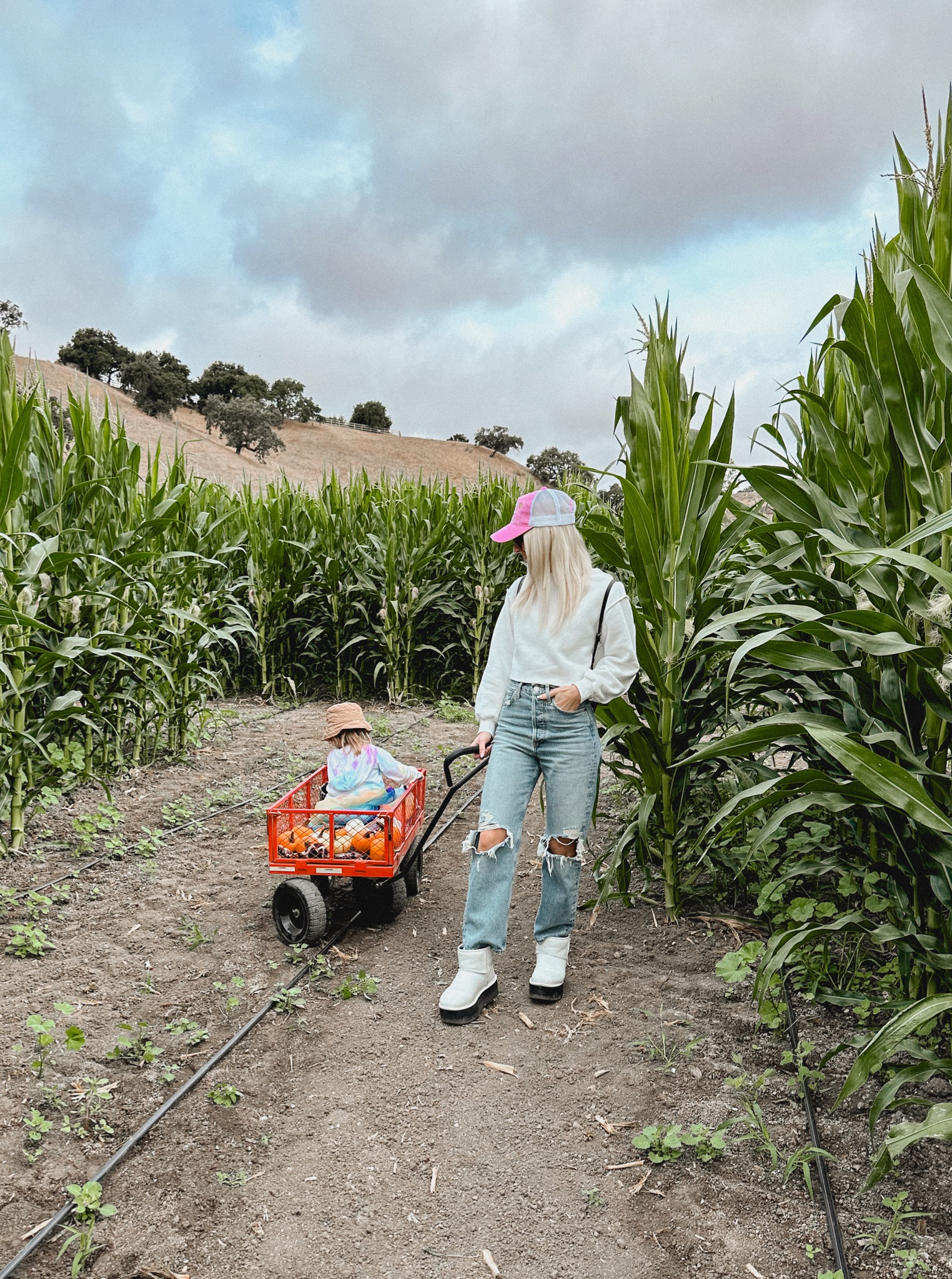 everyday mom uniform 

#LTKstyletip #LTKfamily #LTKkids