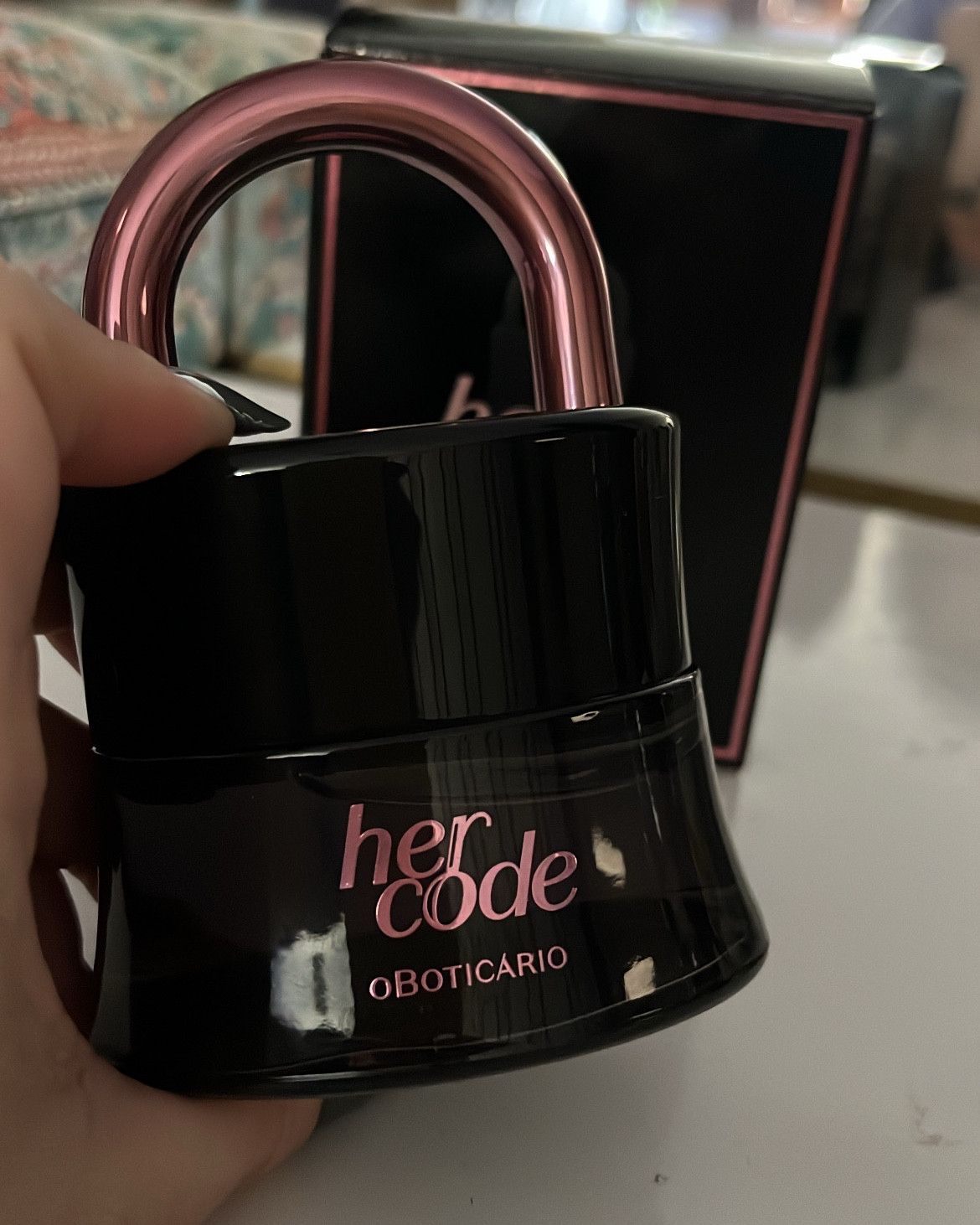 Her Code Touch é simplesmente incrível!

Ele é EDP, fragrância amadeirada oriental.

Pirâmide Olfativa:
Topo - frutas vermelhas, bergamota.
Corpo - Jasmim, Tuberosa, Ylang-Ylang, Acorde Secreto.
Fundo - Baunilha Absoluta, Baunilha Delight, Sândalo, Âmbar.

Pra quem ama perfumes marcantes!


#LTKbrasil #LTKdicadeestilo #LTKbeleza