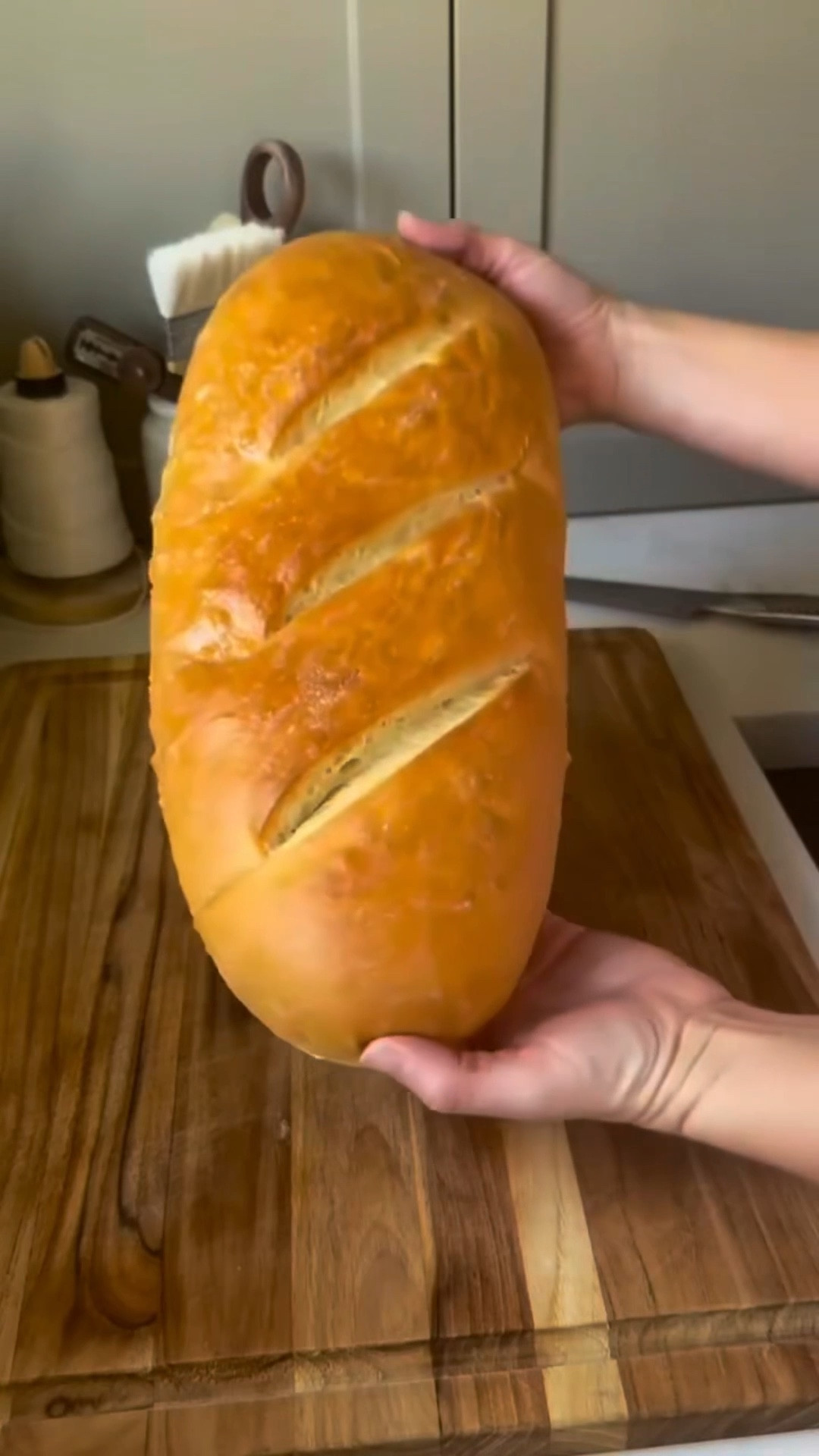 Homemade French bread 🥖 soft on the inside with a perfectly crisp crust. Simple ingredients, easy method, and so good fresh out of the oven. Full recipe and step-by-step instructions on bergbakes.com.
#bergbakes #frenchbread #breadrecipe #homemadebread #bakingtok #fromscratch #easyrecipes


#LTKHome #LTKdayinmylife #LTKfoodie