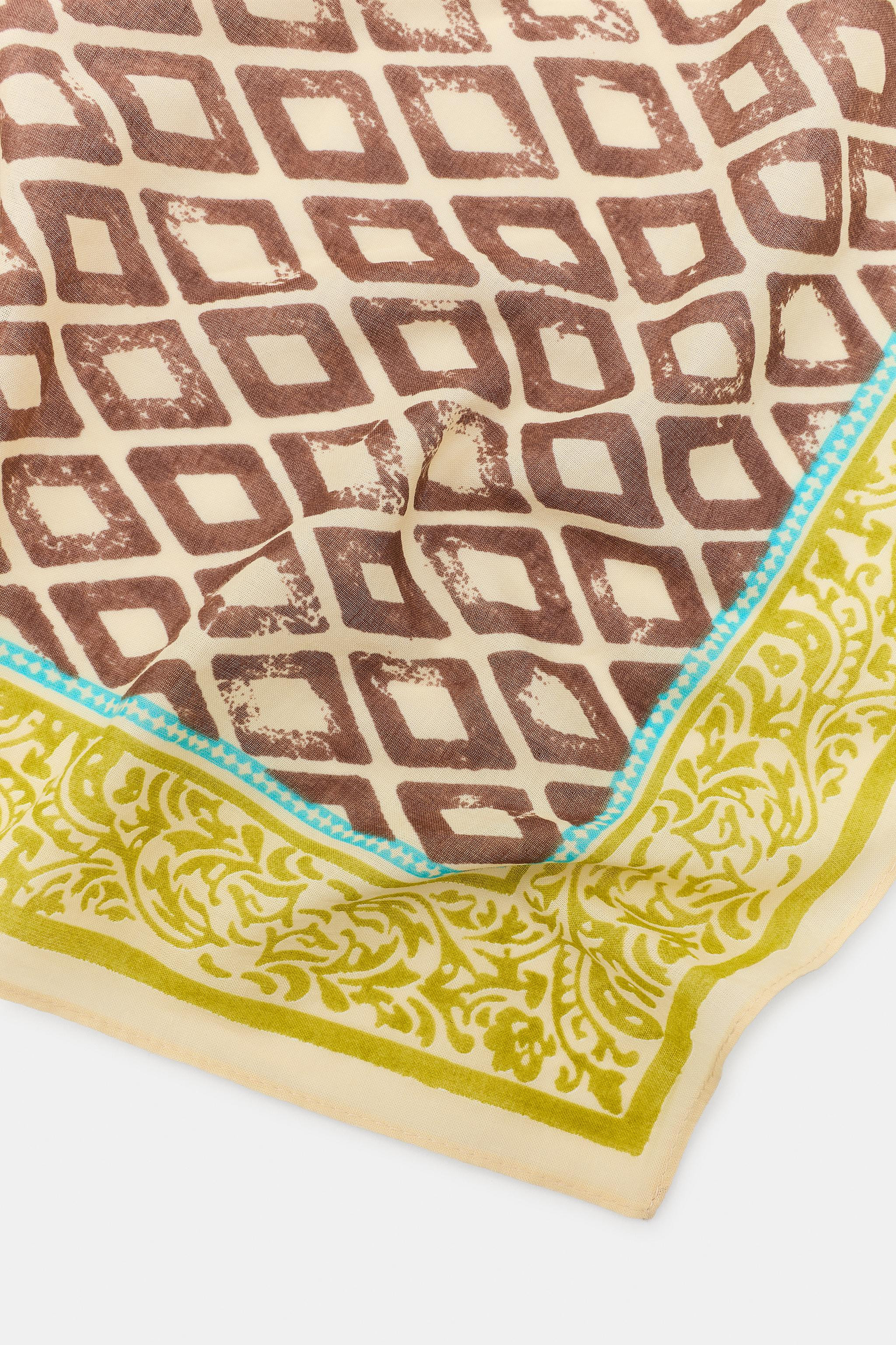DescriptionContentsMeasurementsModel height: 170 cmBandana-style scarf crafted from 100% cotton y... | Zara Canada