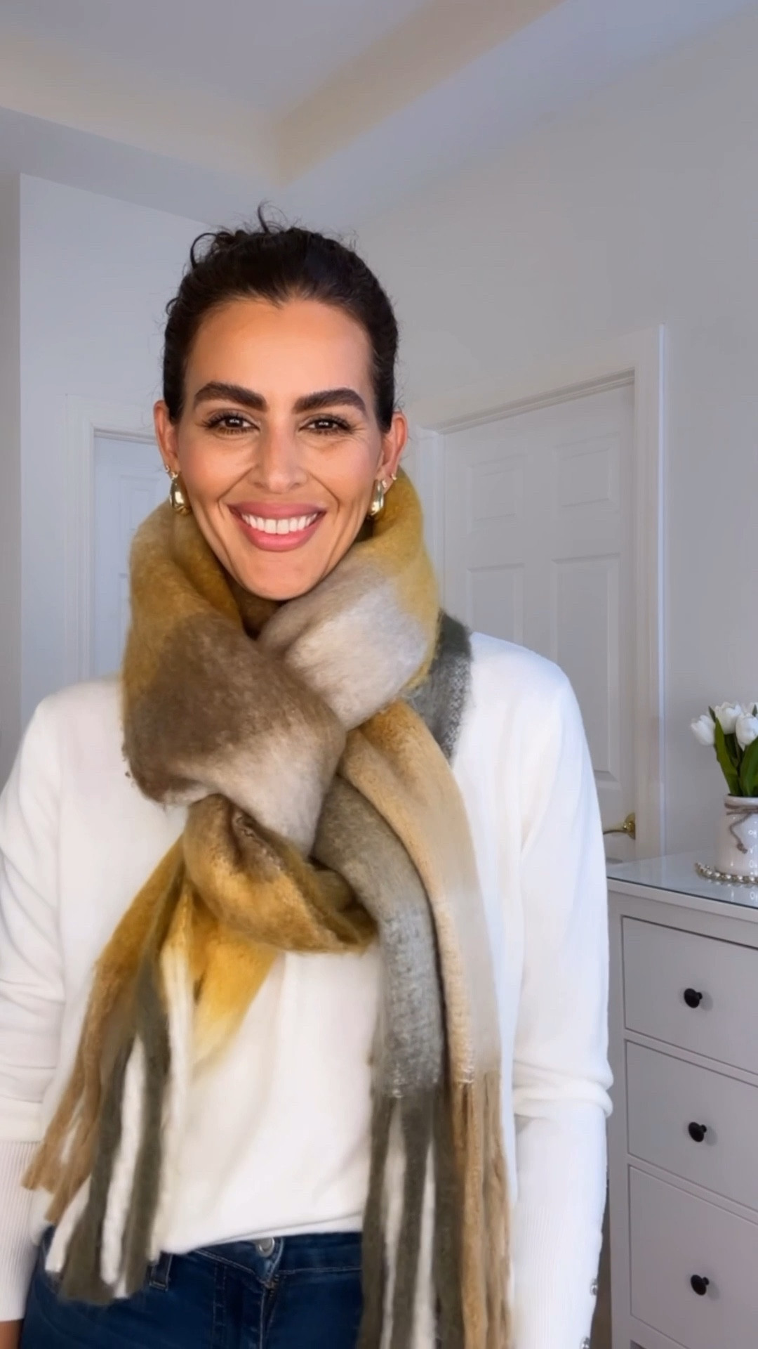 Chunky scarf. Exact scarf linked below. Same scarf in more colors added too. Available in 28 different colors. Wearing color: Grey Bright Yellow 24

Ways to style for fall or winter. 