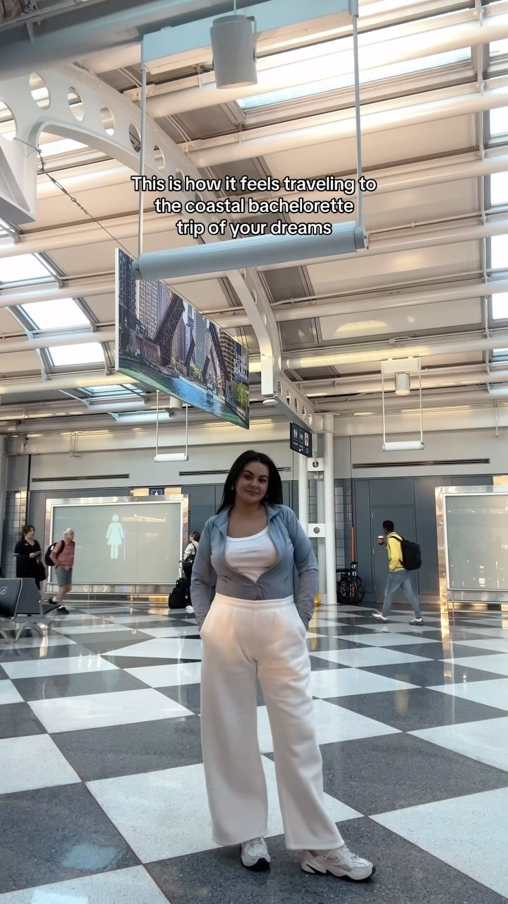 We’re on our way!! ✈️🌊🌴🌺💍

#bachelorette #bachelorettetrip #bachtrip #bridetobe #bridesoftiktok #traveling #bacheloretteweekend  #bacheloretteparty