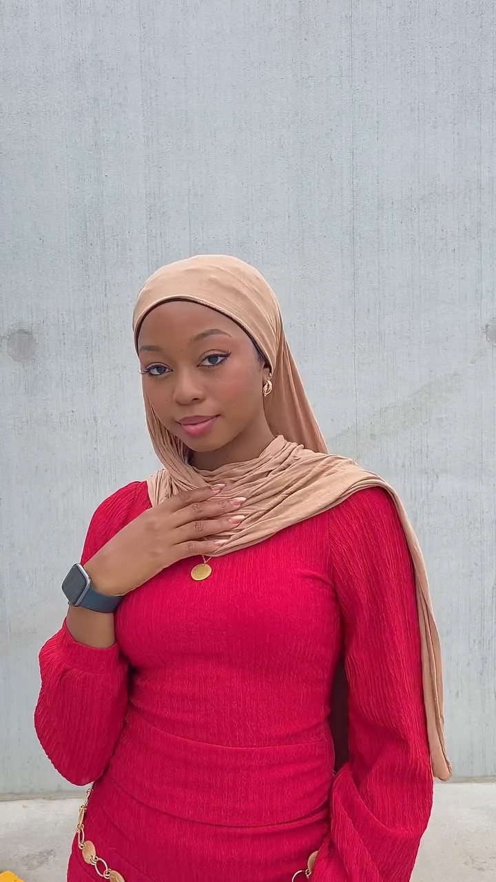 experimenting with silhouettes ❣️

For this outfit, I stepped out of my comfort zone and I paired a mini dress with a long frilled skirt, 

and I made a really interesting shape for the outfit! 

I also wore the hijab colour that is really close to my skin tone, and I think it ended up coming together really well! What do you guys think? 

#hijabfashion #hijabi #ootd #hijabootd #modestfashion