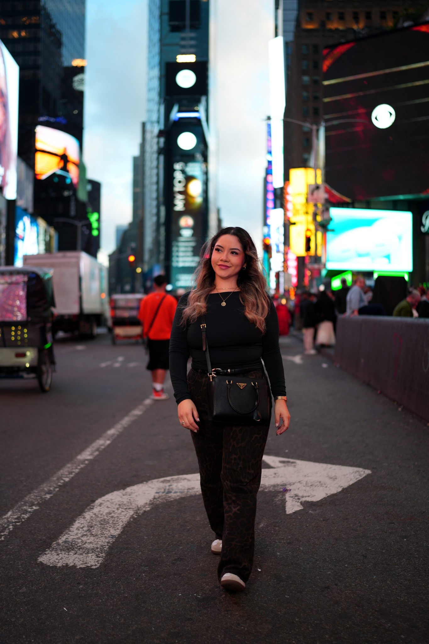 One of my favorite go-to midsize outfits ✨
I love how this fit highlights my shape without feeling tight or uncomfortable.
All items are linked with my 8-10 size for reference 🤍

#LTKGiftGuide #LTKMidsize #LTKPetite