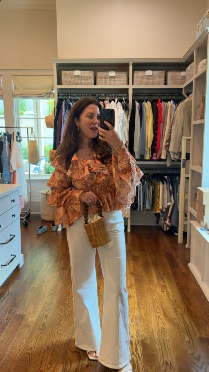 Heading out to lunch! 

outfit l summer l jeans l top l sandals 

 