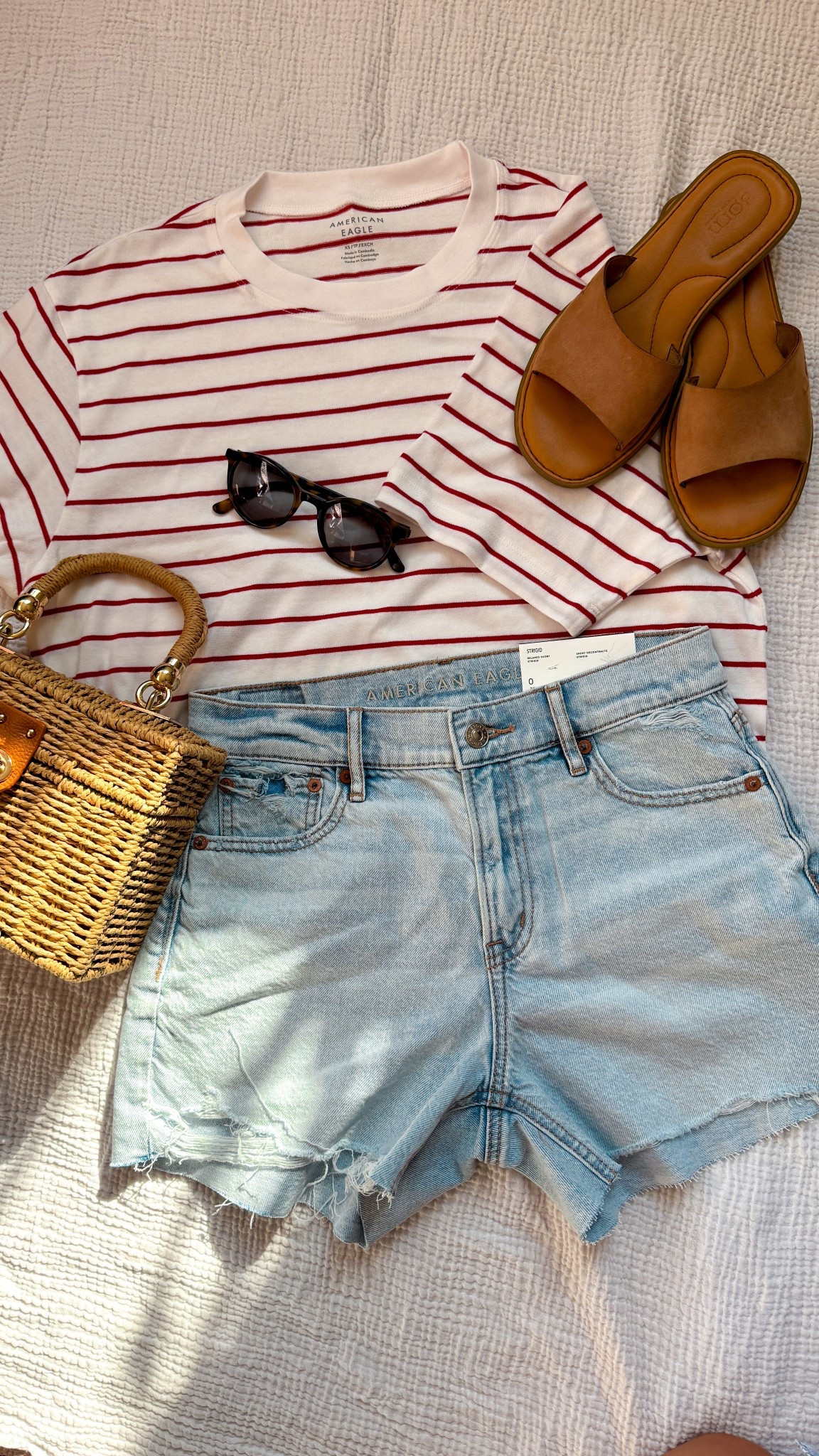 Casual Summer outfit 🤍🌊🌞 Wearing an XXS in the top and 0 in the shorts! 🤍🌊🌞

#LTKFindsUnder100 #LTKPetite #LTKSeasonal