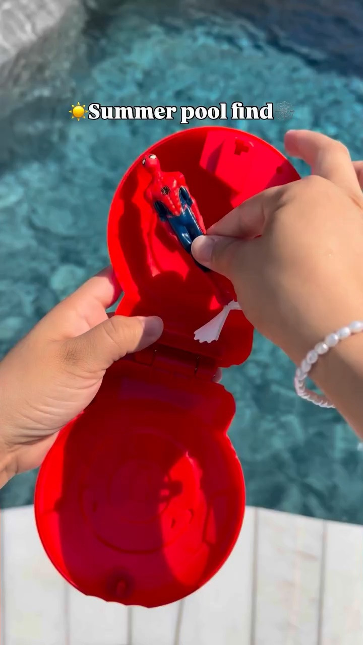 Comment “FUN” and I’ll send you a 🔗🕸️

These are such a hit with the kids 😍 just drop it in the water and it opens once it hits the ground. I don’t throw it in the deep end. It was just for this video 😅

#poolfinds #summerfinds #momfind