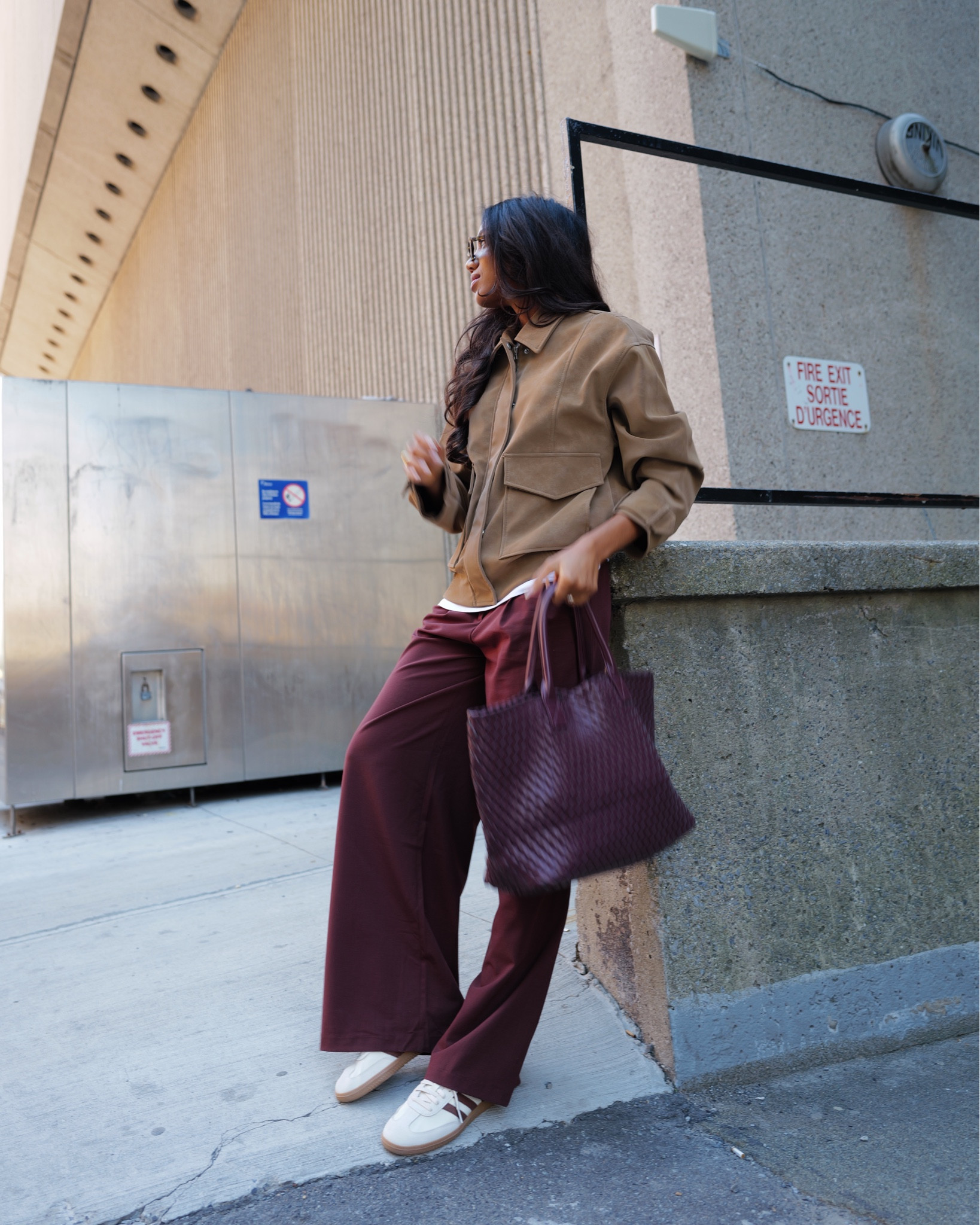 Jacket-size s/m
T-shirt -size medium
Pants- size 4

Fall outfit | casual fall outfit | everyday fall outfit | faux suede aviator jacket | burgundy | oversized fall jacket | faux suede jacket | oversized woven faux leather tote | oxblood tote | fall tote | pleate wide leg pants | chocolate brown pants | super slim oval sunglasses | samba oh sneakers | cream white and prelove brown samba | brown sambas | fall sneakers 