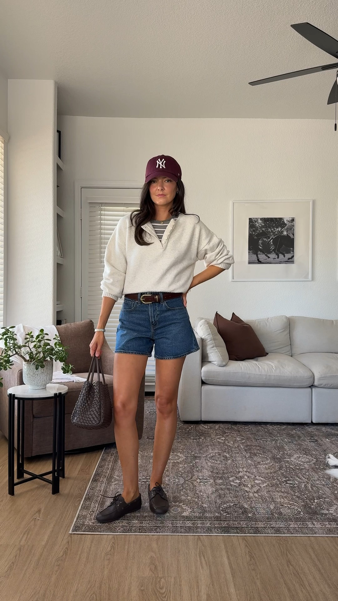 I am 5’7” wearing true size 25 in the shorts (curve love) and XS in the tank top and sweater!