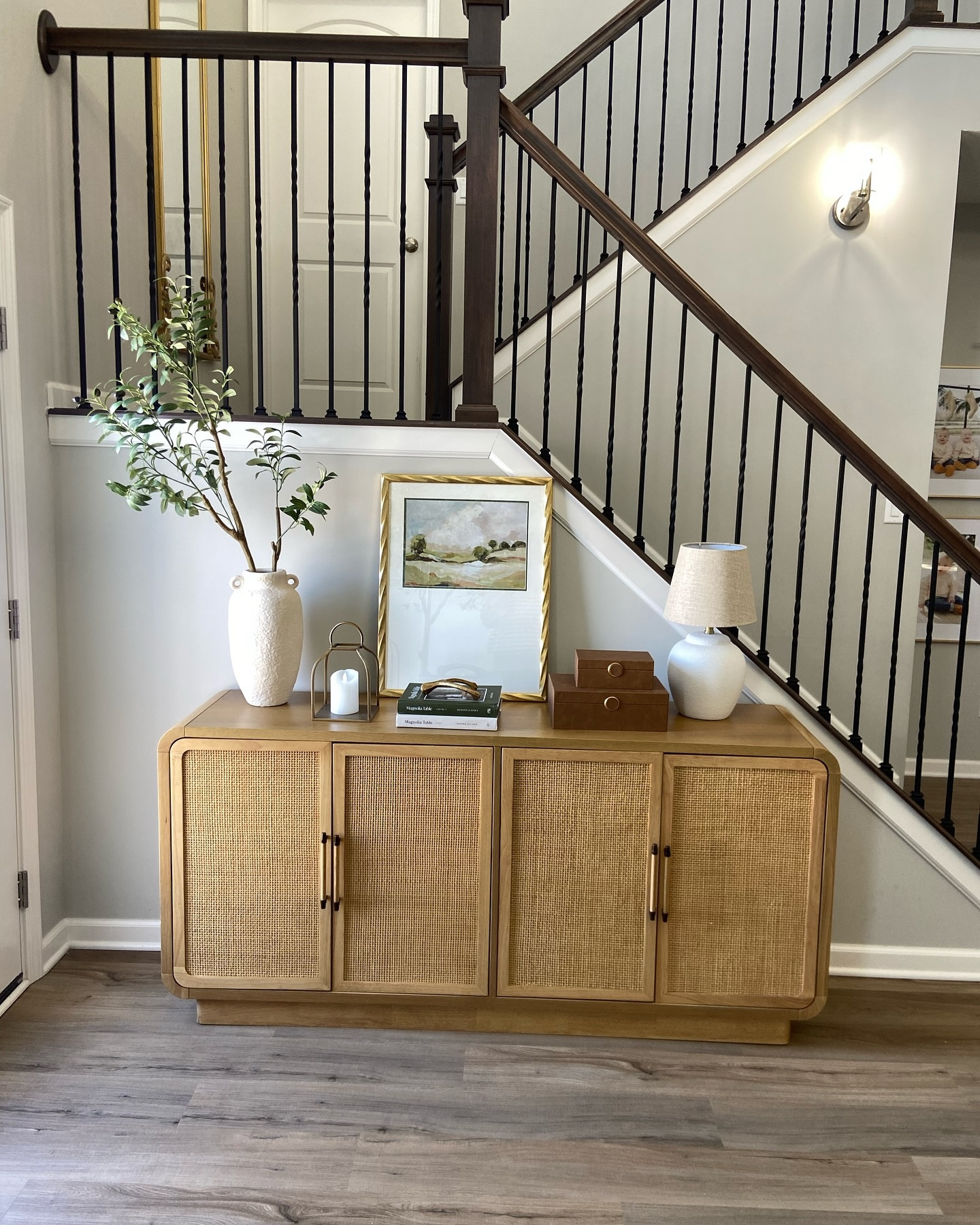 Happy Sunday friends 🤍

Here’s a little recap of my recent console table styling, loving how it all came together ✨

#consoletable #consolestyling #homedecor