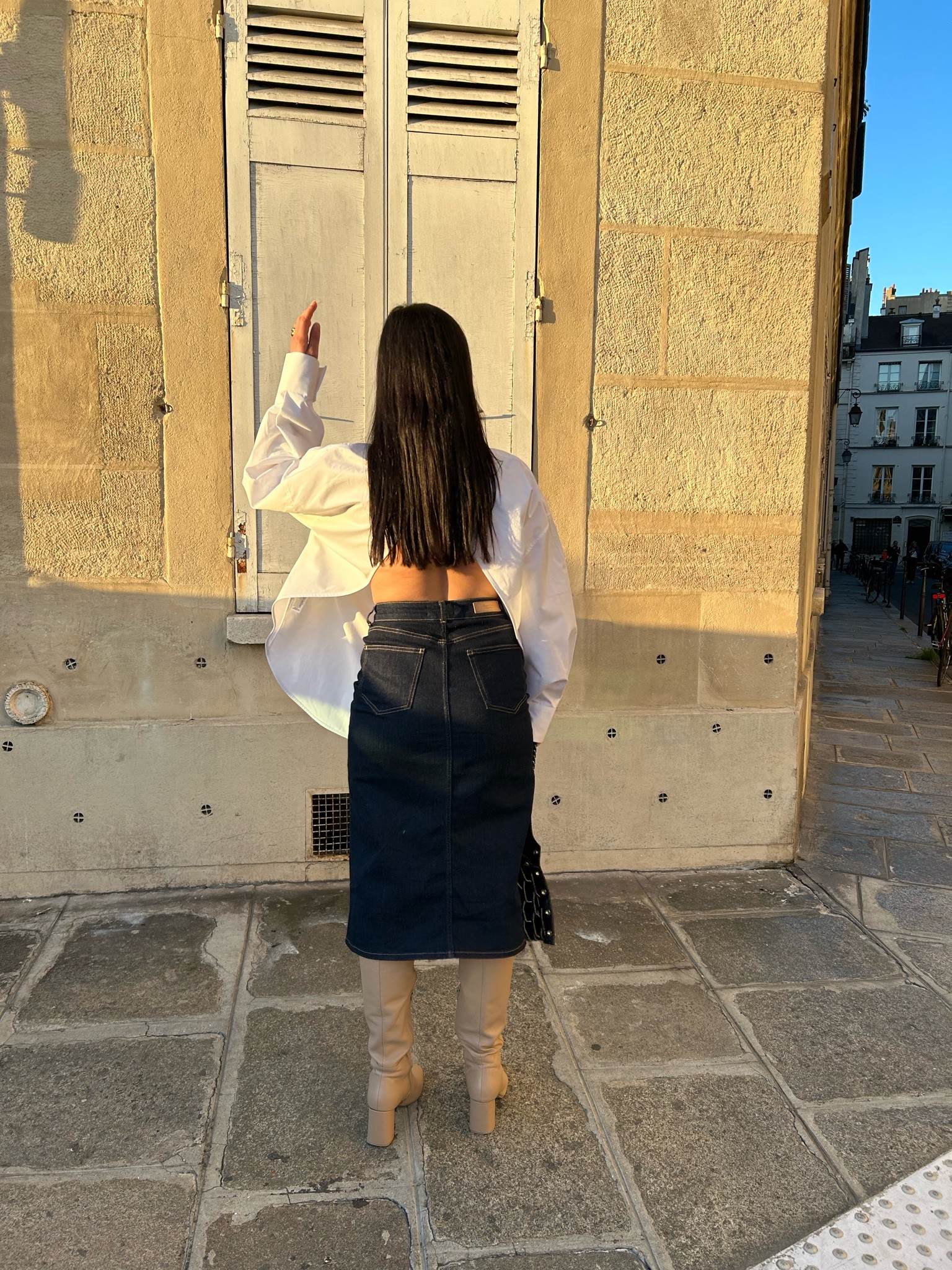How to style your white skirt for winter 2022. All of my fashion ideas to shop my look. 
Comment porter une chemise blanche en hiver ? Avec une jupe longue en denim tendance, des bottes beige montantes, et des bijoux dorés.

#falloutfit #parisianstyle #parisianoutfit #lestylealafrancaise #LTKstyletip #outfitideas #boots 

#LTKSeasonal #LTKunder50 #LTKunder100