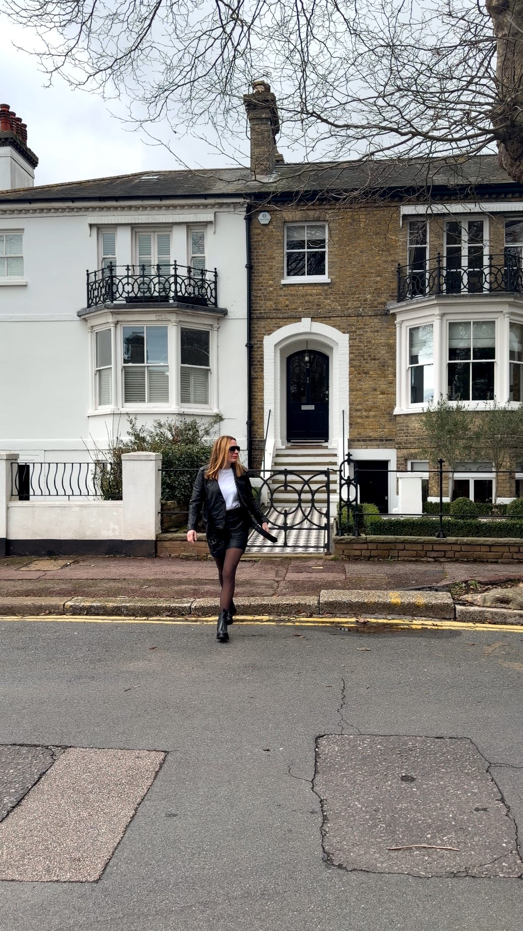 Saint + Sofia 

Leather jacket meets shorts - paired with a simple tee, sminkmao
accessories and chunky boots for that girl about town look xx

#LTKFashionMonth #LTKstyletip #LTKuk