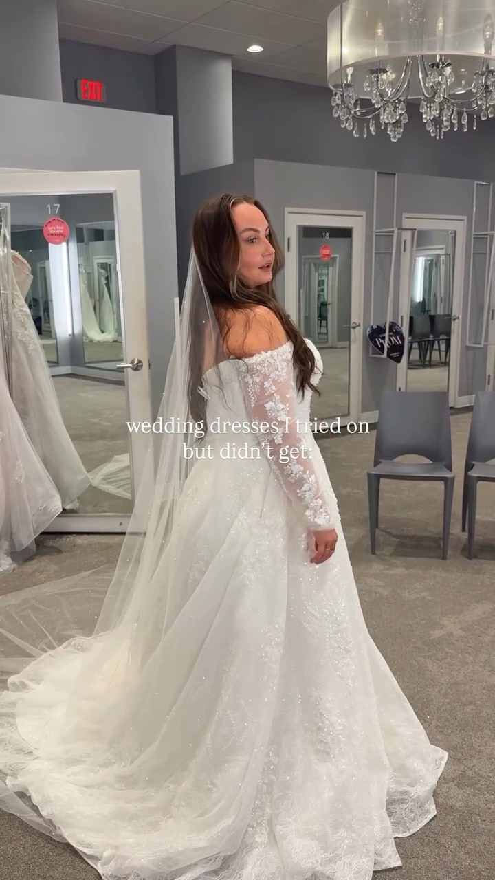 saying yes to midsize bridal representation 🥹💍👰🏻‍♀️ ladies, don’t sleep on @davidsbridal !!! I was shocked by how good the dresses looked (& pro tip: bridal runs 2 sizes smaller, so don’t be discouraged by the size number on the tag!)

#bridalinspo #midsizebride #curvybride #davidsbridal #weddingdressshopping
