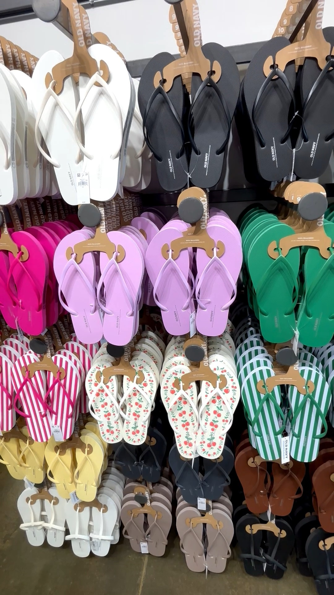 Remember when we used to own these flip flops in every color? They’re backkkkk! Old Navy flip flops are a summer MUST HAVE

#LTKSaleAlert