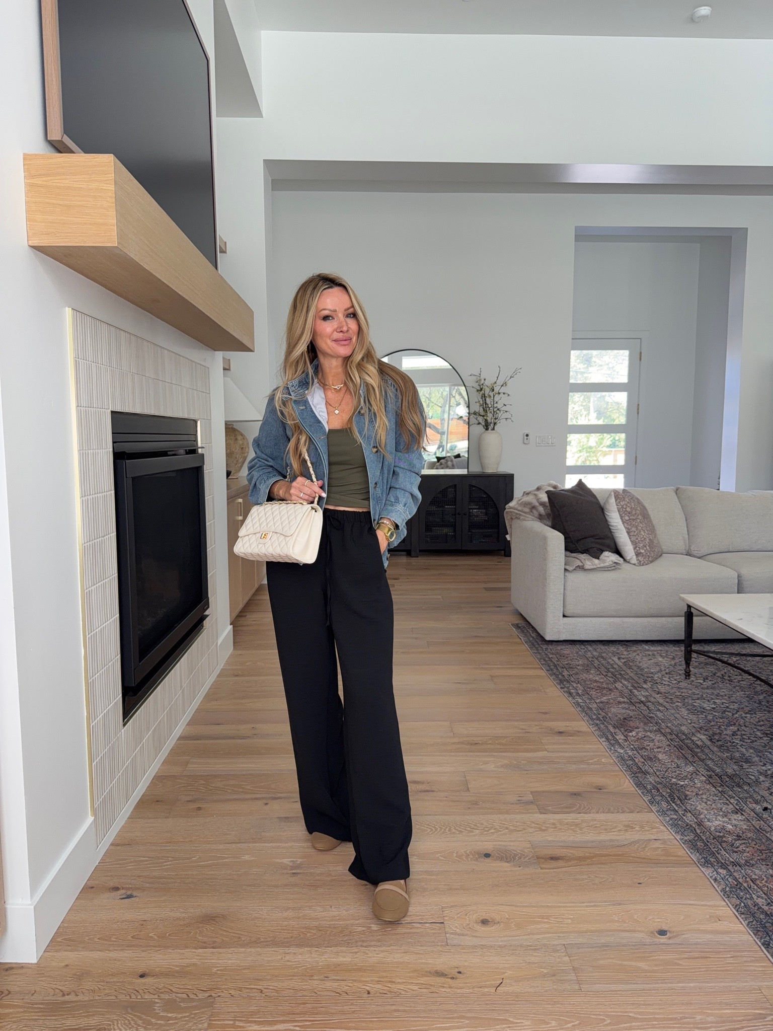 Amazon outfit idea if you’re tired of buying pants that only work for one type of outfit. 🤎 comment AMAZON and I’ll send you details 

These Aritzia look-for-less pants are exactly the kind of wardrobe find I love because you can wear the SAME pair so many different ways. They’re wrinkle resistant, come in three length options, and can go from super casual with sneakers and a denim jacket to completely polished with a blazer and heels.

I styled them four ways here, but honestly these are the kind of pants you can build half your closet around. Less “I have nothing to wear,” more grabbing one reliable pair of pants and changing the vibe with what you already own.

Which way would you wear them most?

#amazonfashion #amazonoutfits #aritzialookforless #wardrobestaples #affordablefashion