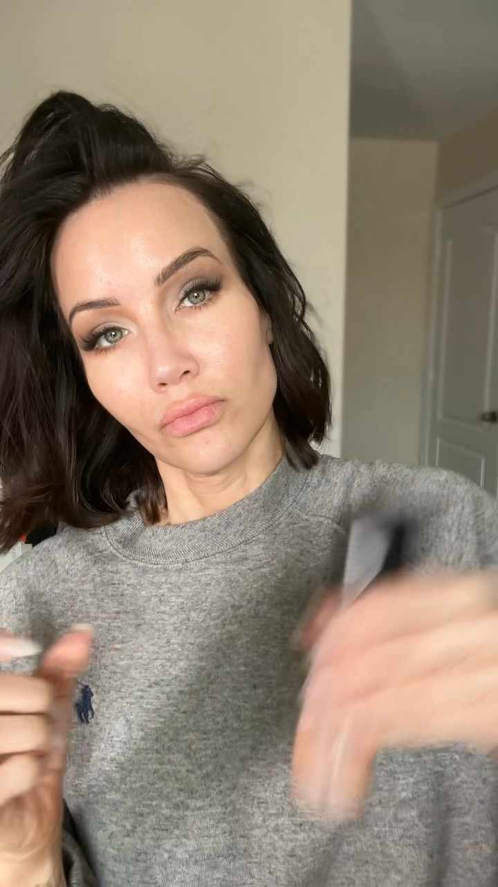 Priming my face when I feel dehydrated 
Iconic London prep set glow spray
Hydrinity HA serum
Kiehls ultra facial mask for neck