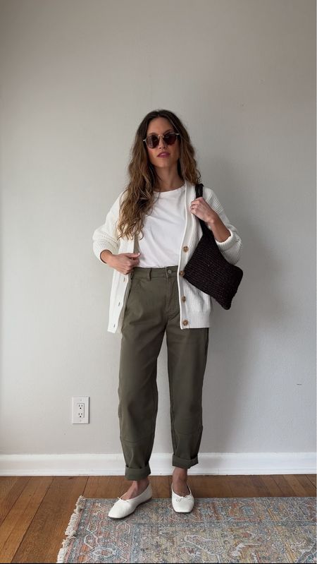 Spring Capsule Outfit Five 

Sèzane tee, S, I sized up. Quince cardigan, XS, true to size. Everlane pants, 0, true to size. Everlane flats, 6.5, size down if in between sizes. Abby Alley bag. Quince sunglasses. 

Capsule wardrobe, spring capsule wardrobe 

#LTKover40 #LTKSeasonal