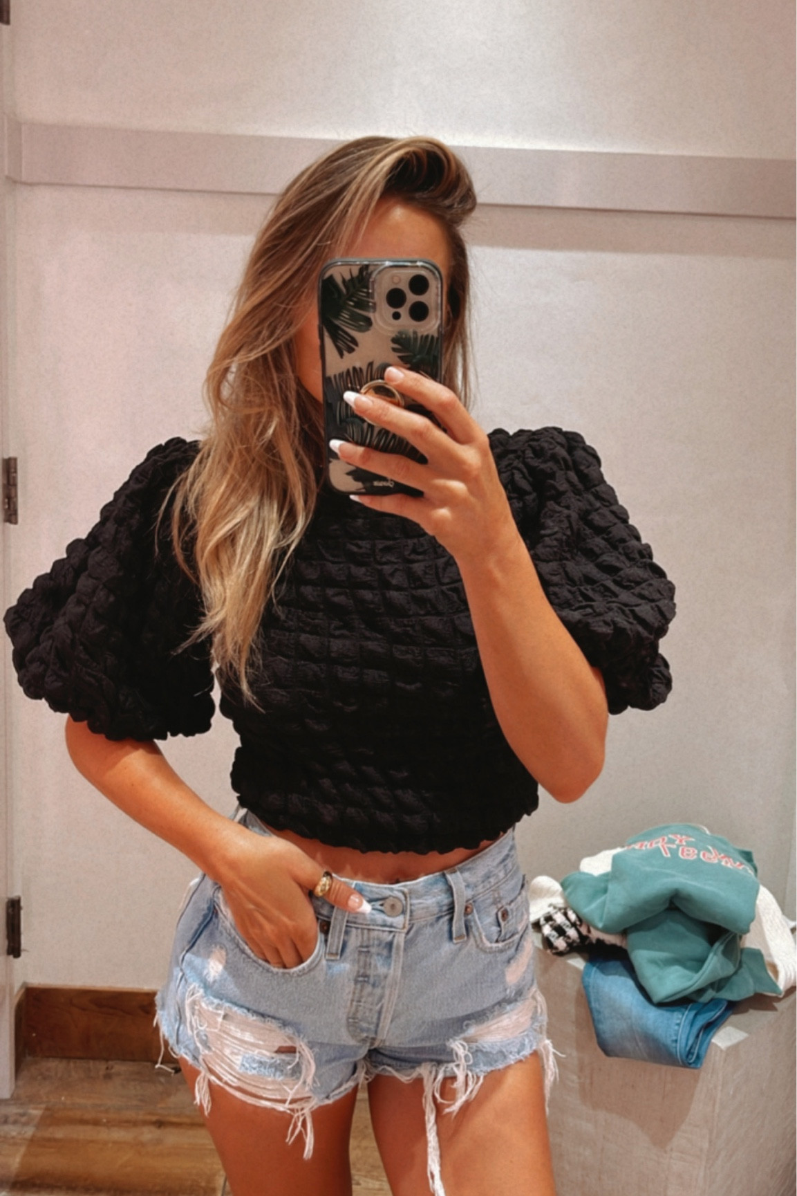 Puff sleeve Anthropologie top xs
Denim shorts 24

#LTKxNSale #LTKBacktoSchool #LTKxAnthro