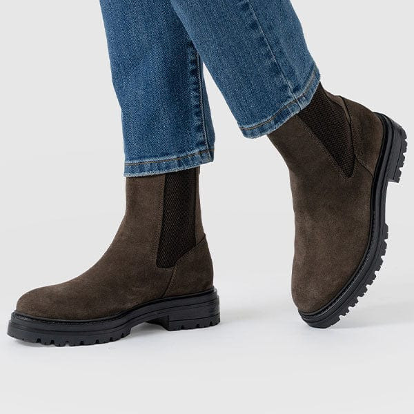 Carnaby Chelsea Boot - Chocolate Suede | Saint + Sofia