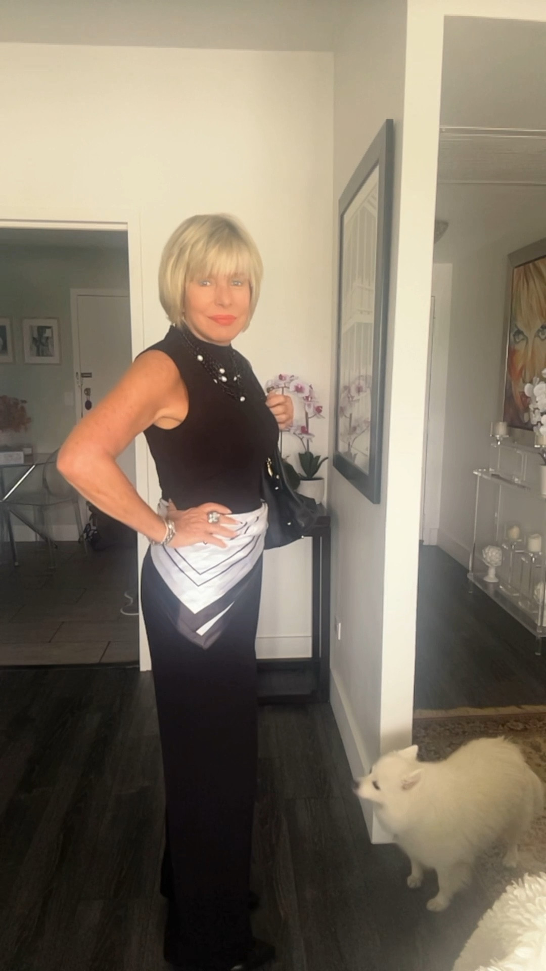 ✨ La maravilla de tener piezas en tu casa que puedes reusar ✨
Estos pantalones yo ya los tenía y miren cómo los transformé para una salida sencilla de tarde. Solo le añadí un pañuelo, un collar que ya estaba en mi clóset y convertí este jumpsuit en algo más chic y moderno.

No necesitas ir a una fiesta ni a un lugar espectacular para arreglarte un poco. A mí me encantan los jumpsuits porque son súper versátiles, y aquí está la prueba. 🌿
#annettevaillant #MujeresSinFechaDeExpiracion #WomenWithNoExpirationDate #ootd #chicstyle #agelessstyle #styleover70 #fashionreel #outfitinspo #outfitideas #reusestyle #jumpsuitstyle #elegantstyle #trendylook #midlifestyle

#LTKWorkwear #LTKStyleTip #LTKSeasonal