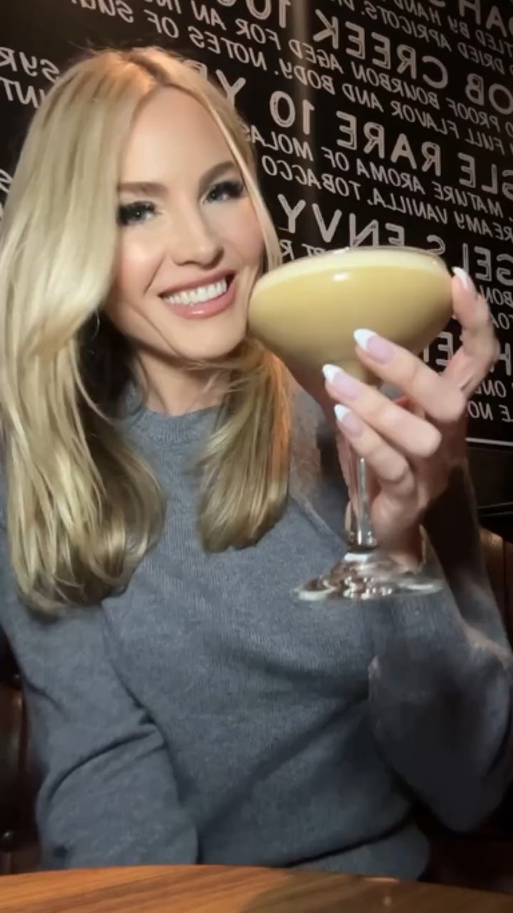 Holidays at @bourbonandbonesaz … and we’re starting strong with their signature Espresso Martini — rich, smooth, and honestly the definition of holiday glam in a glass. ✨🍸

From there, the night only got better. Their seasonal dishes, Elite Prime Beef (hand-selected from the top 1% of U.S. prime beef), and festive atmosphere created the perfect holiday dining moment. If you’re looking for somewhere to celebrate, entertain, or just treat yourself this season — this is the spot.

They offer private dining, group events, takeout + catering, and yes… the iconic holiday gift card promo:
Buy $100, get a $20 bonus card.

Cheers to the holidays, great food, and even better nights out. 🤍✨
#bourbonandbones