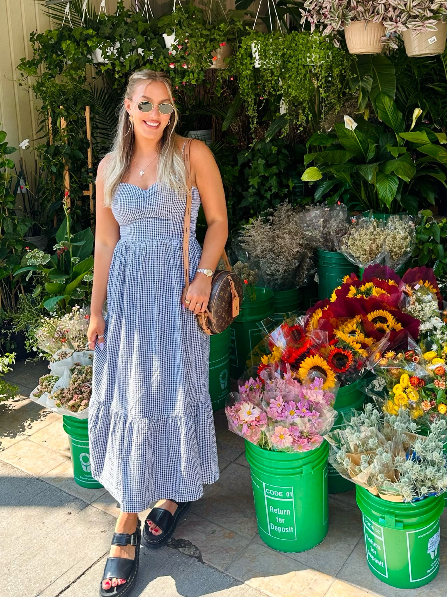 Sundress Sunday 🌳🌸 the most comfy dress to stroll around the city in! 


sundress, gingham dress, maxi dress, Canadian fashion, American eagle dress, 

#LTKtravel #LTKcanada #LTKsummer