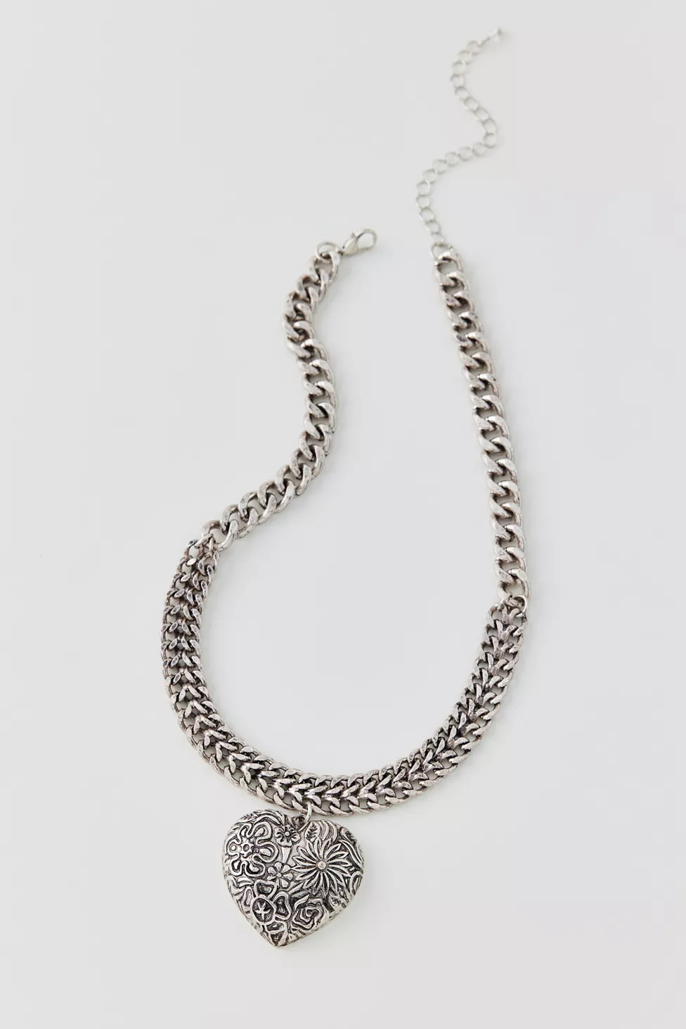 Etched Heart Choker Necklace | Urban Outfitters (US and RoW)