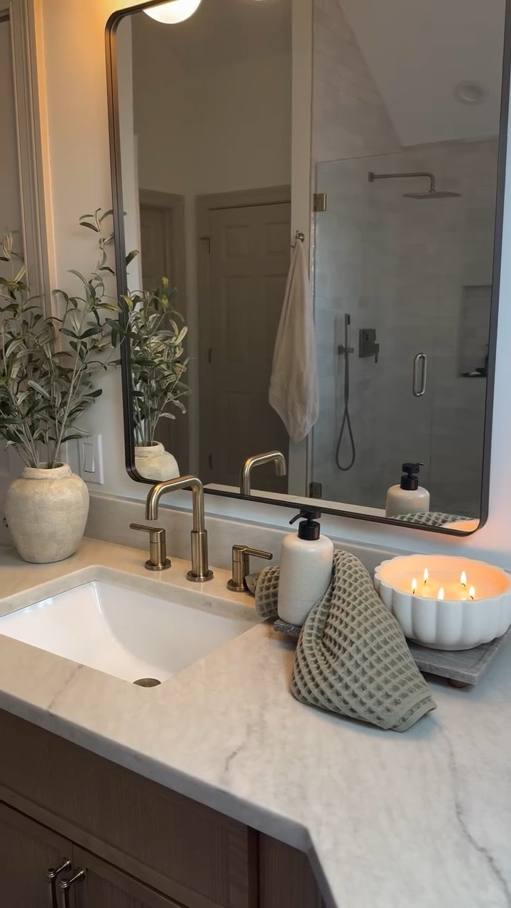 #fallinloveagainandagain #fp
#explorepage #foryou #love #home #family