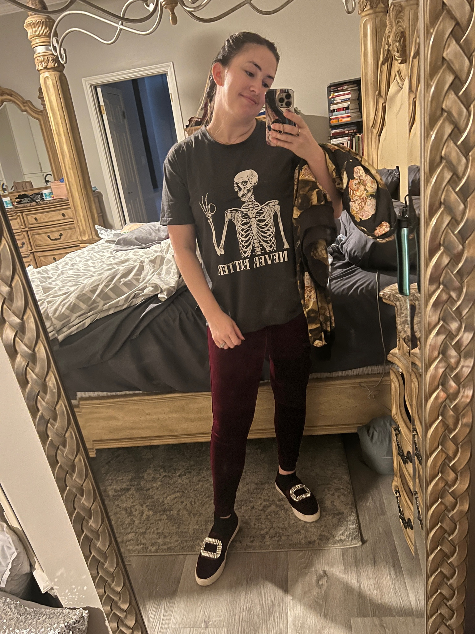 A skeleton elevates any look when it’s pre-Halloween 😂💀 and these velvet leggings are my fav for fall 

#LTKHoliday #LTKSeasonal #LTKstyletip