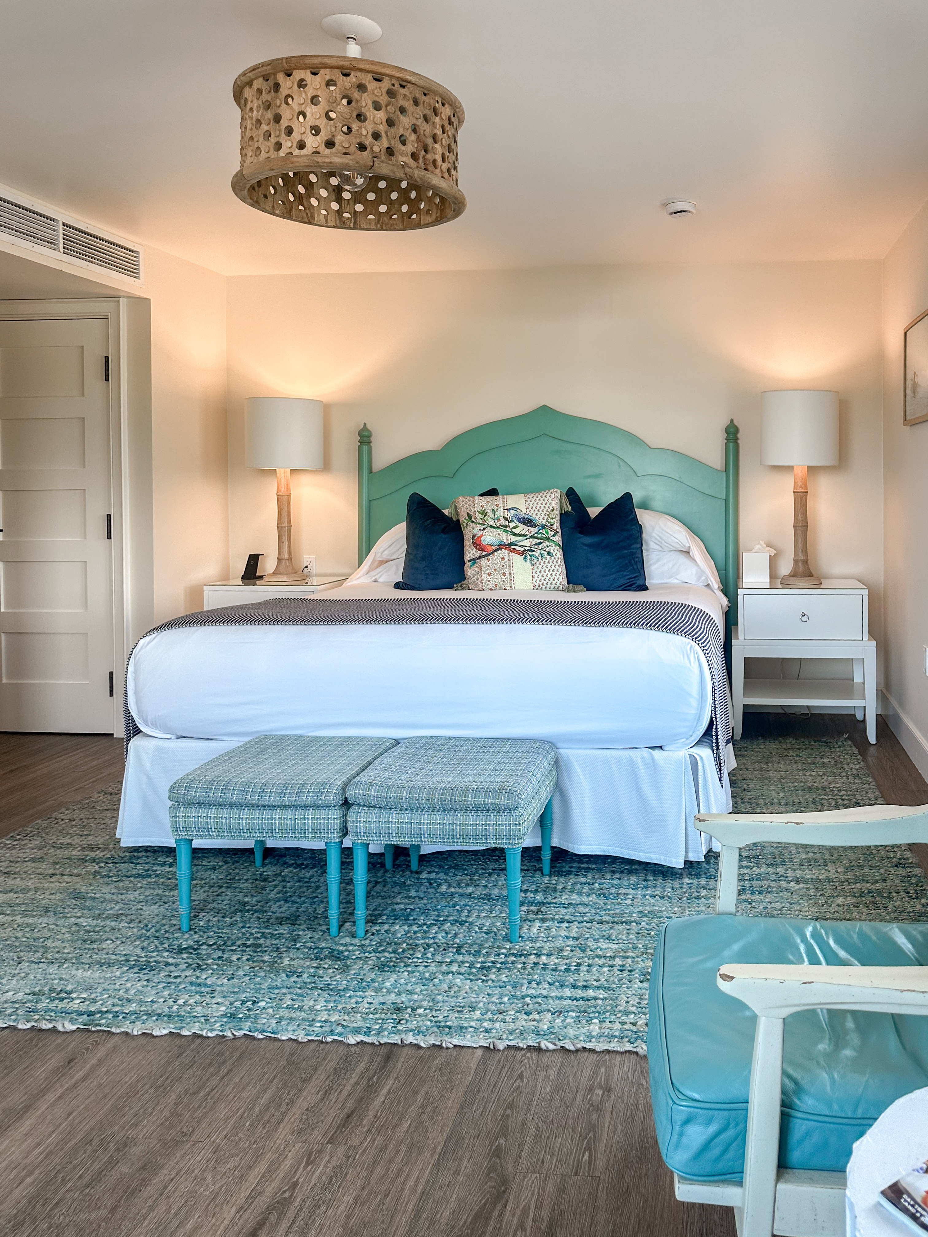 How to create vacation vibes at home. You don't have to wait for a getaway to feel like you've escaped. Here's how to recreate that resort look, at home.

#interiordesign  

 #LTKHome #LTKTravel